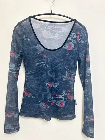 드래곤 패턴 긴팔 T셔츠 다크 블루