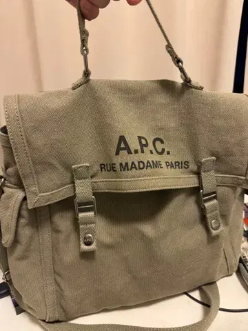 A.P.C. 카키 토트백