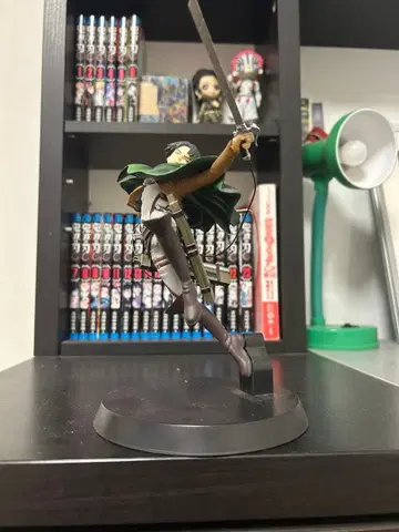 진격의 거인 리바이 병장 전투 포즈