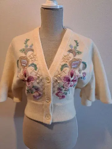 마리무르의 반팔 가디건 꽃무늬 자수