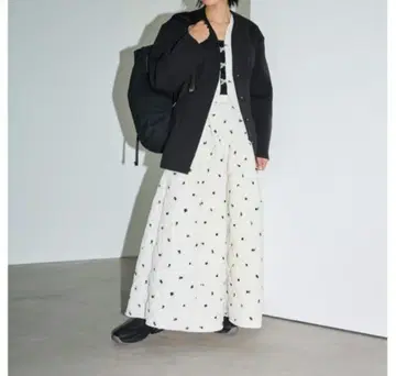 emmi 플라워 자수 퀼팅 스커트