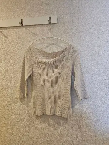 드레이프 데콜테 리브 니트 FRAY I.D