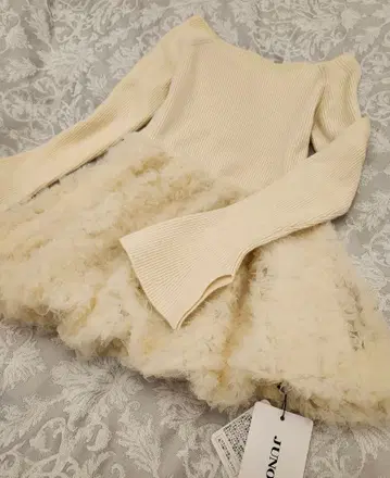 튤 페플럼 도킹 니트