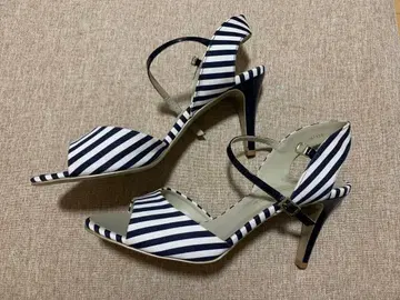 긴자 카네마츠 스트라이프 디자인 하이힐 샌들