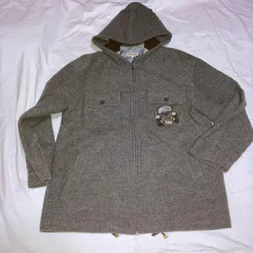 후드 부착 그레이 점퍼 자동차 자수 포함