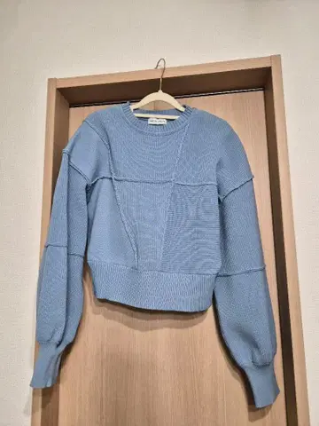 MAISON SPECIAL 스카이블루 크롭 니트 스웨터 긴팔