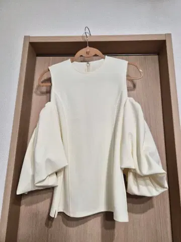 EZUMi 벌룬 슬리브 화이트 셔츠