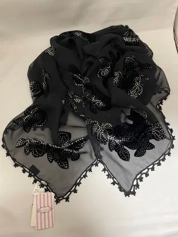 LULU GUINNESS 스톨