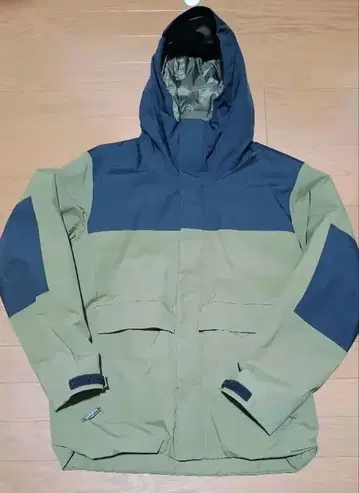 UNIQLO 히라노 아유무 하이브리드 다운 스노우보드 후드티