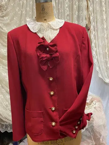 INGEBORG 빨간색 리본 포함 노카라 자켓