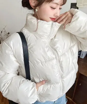 moment+ 화이트 숏 다운 자켓