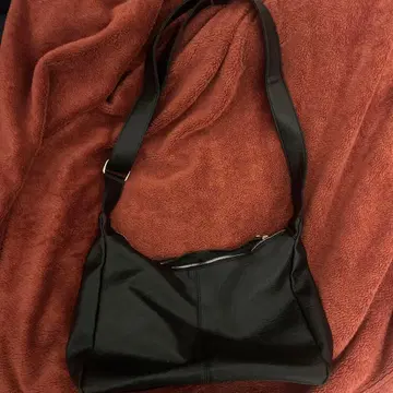 가죽 터치 스티치 라인 숄더백