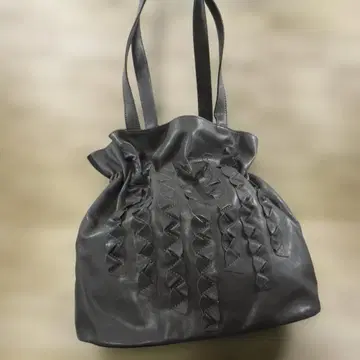 센소유니코  JIU 지우 염소 가죽 프릴 장식 복조리 토트백