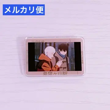 빛이 죽은 여름전 티켓풍 아크릴 배지