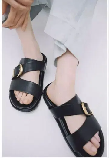 [ 새상품 ] ZARA 자라 버클 플랫 샌들 38 24.5cm
