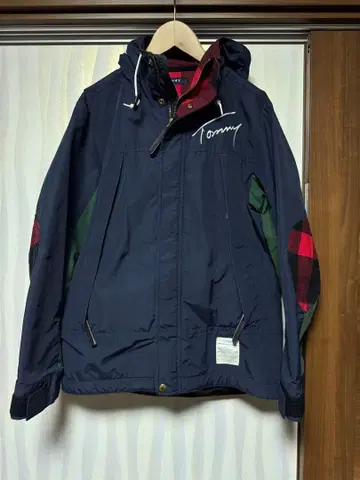 Tommy 네이비 마운틴 후드티