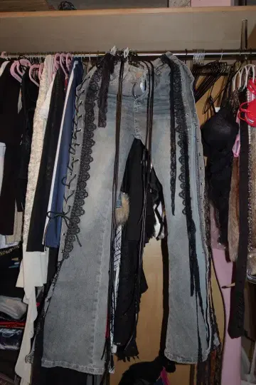 W.R.N 레이스 장식 플레어 데님