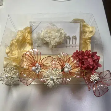 꽃 장식 헤어콤 세트 빨간색과 화이트