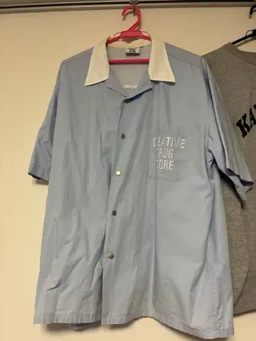 스카이블루 반팔 셔츠 CREATIVE DRUG STORE