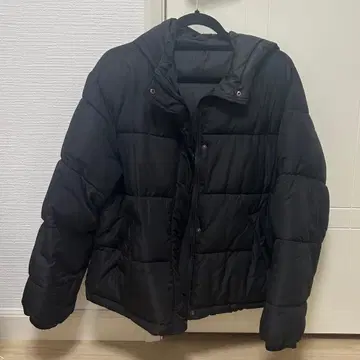 다운 블랙 후드 부착