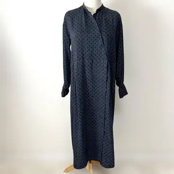 BEARDSLEY 비어즐리 스탠드 카라 기하학 패턴 롱 원피스