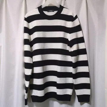 Bershka 블랙 앤 화이트 스트라이프 니트 스웨터 L 사이즈