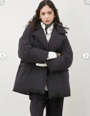 Mila Owen 프렌치 다운 하프 기장 패딩 코트