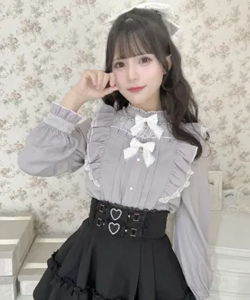 ROJITA 더블 브로치 소매 프릴 블라우스