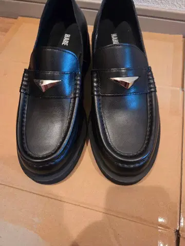 HARE 블랙 로퍼 [ 메탈 로퍼 ]