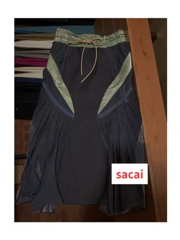 [ 새상품급 ] sacai 슬릿 플리츠 스커트 [ 완판템 ]