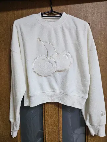 새상품 KIRSH 크롭 트레이닝복