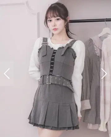 pium 프론트 후크 뷔스티에 x 플리츠 스커트 세트