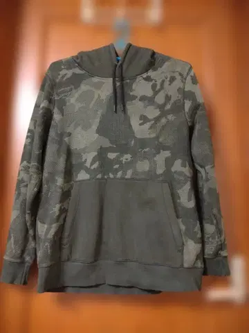 UNDER ARMOUR 카모플라쥬 후드 부착 후드티