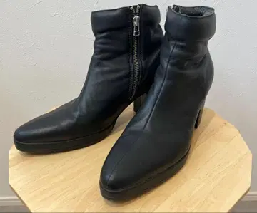 바 시크 비자르 힐 부츠 banal chic bizarre