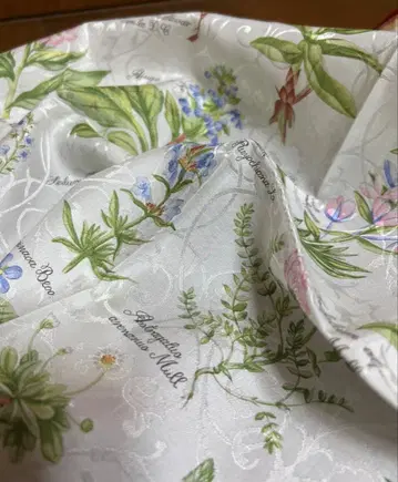 ROYAL COPENHAGEN 꽃무늬 실크 혼방 스카프 대형 손수건 빨흰