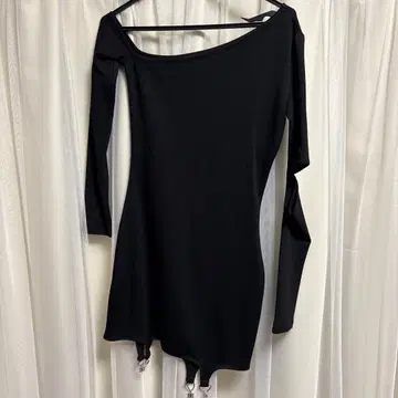 Darich 모티브 컷 미니 원피스