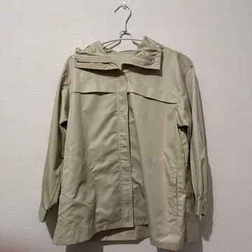 Wacoal 와코루 베이지 후드 부착 마운틴 파카