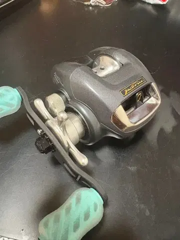 익시오네 F300 RF 고메사스 핸들. 새상품급.