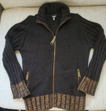 D&G 다크 그레이 브라운 니트 스웨터