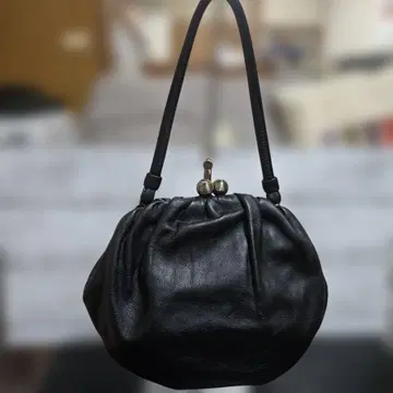 Sybilla 블랙 가죽 개더 핸드백 가마구치 빅볼 블랙