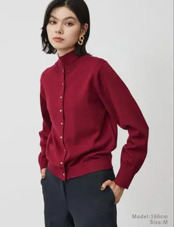 이번 시즌 신상 PLST 메리노울 블렌드 메탈 버튼 가디건 와인 S