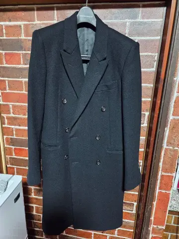 JOHN LAWRENCE SULLIVAN 블랙 체스터 코트