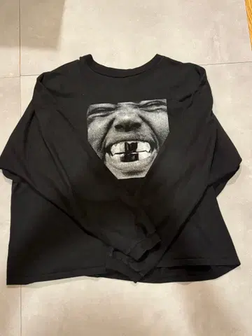 YZY Bully Longsleeve BLACK 1 yeezy 롱티