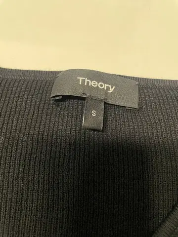 Theory 블랙 V넥 스웨터 S