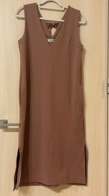 나노 유니버스 슬리브리스 원피스 맨투맨 소재 베이지