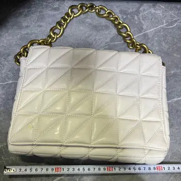 ZARA 화이트 퀼팅 숄더백 레어