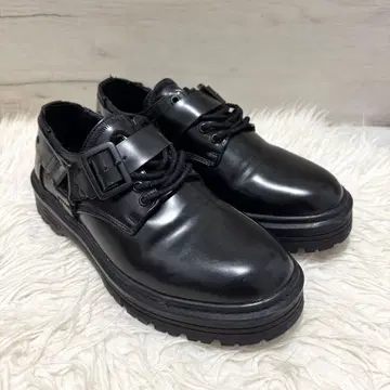 Bershka 레어 통굽 로퍼