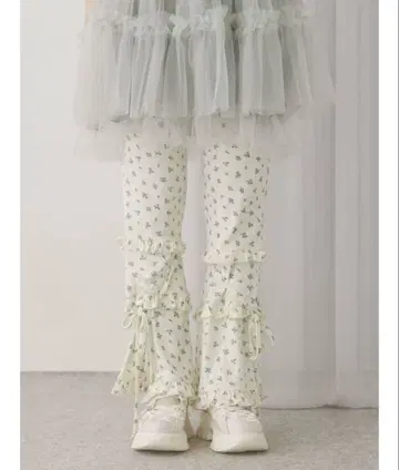 merry jenny floral 프릴 리브 플레어 팬츠 아이보리