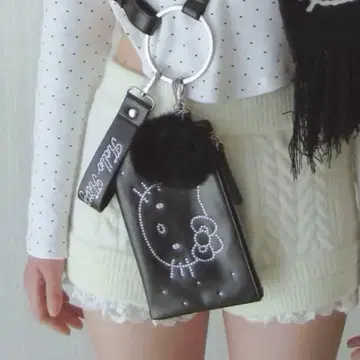 페리큐어 HELLO KITTY charm pouch shoulder
