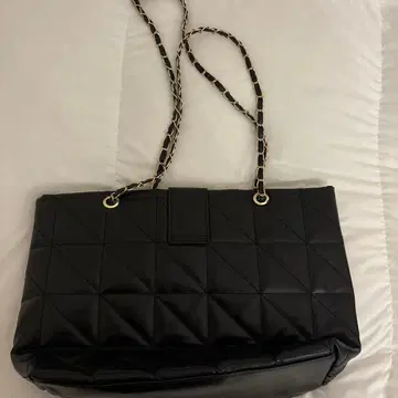 블랙 퀼팅 숄더백